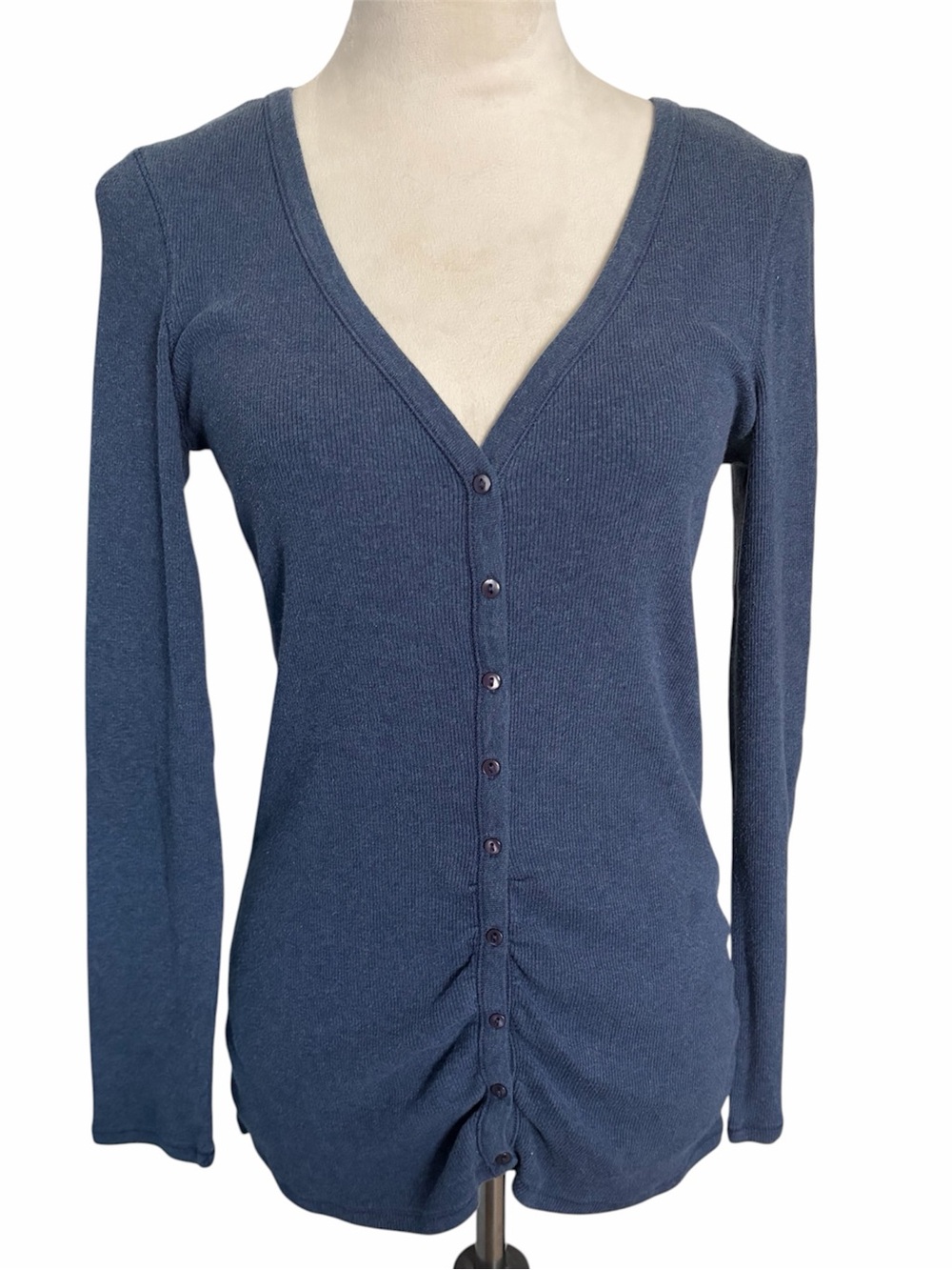 Women’s ribbed long sleeve V-neck cardigan/shirt. Large